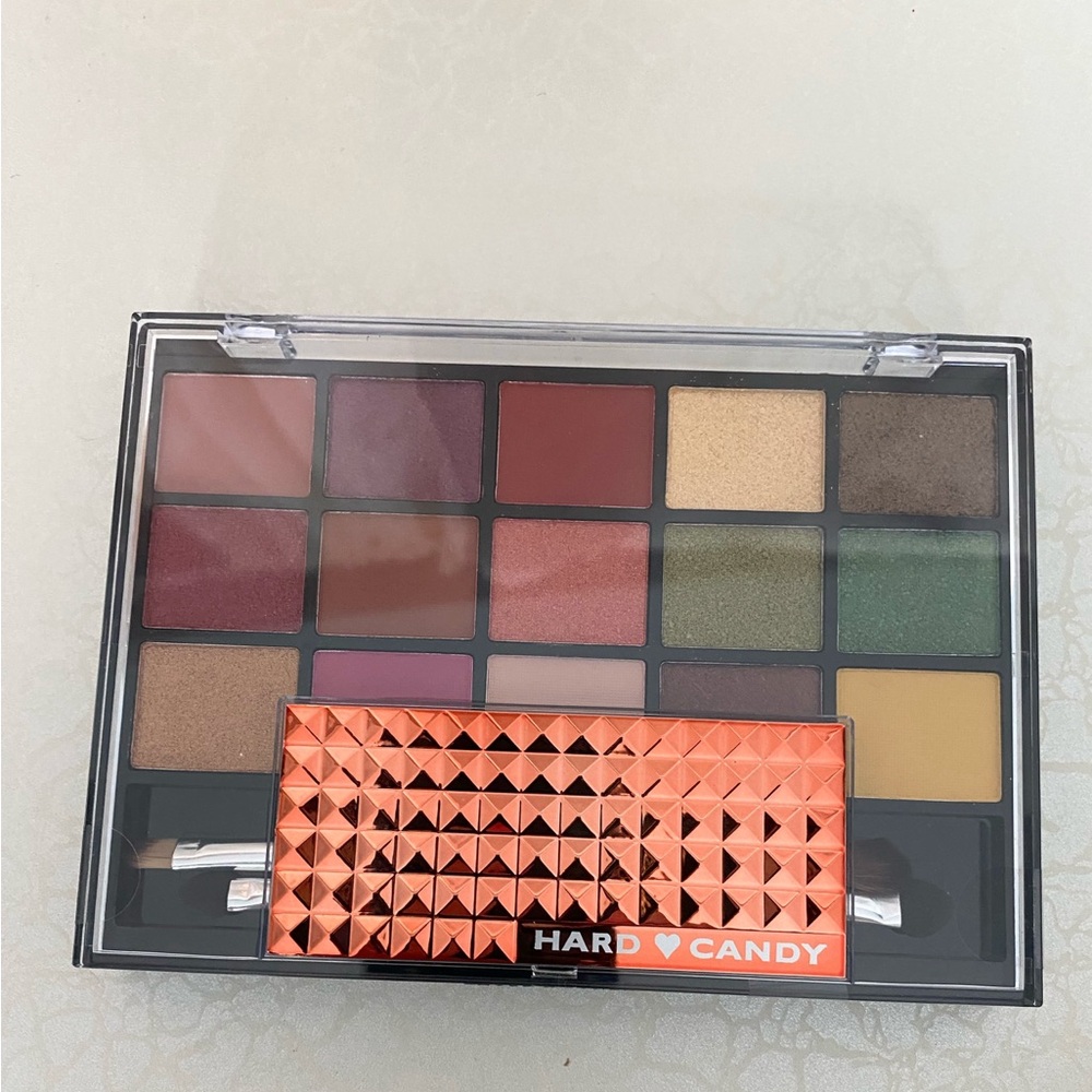 Hard Candy Eyeshadow Palette — Reds, Greens & Gold Tones